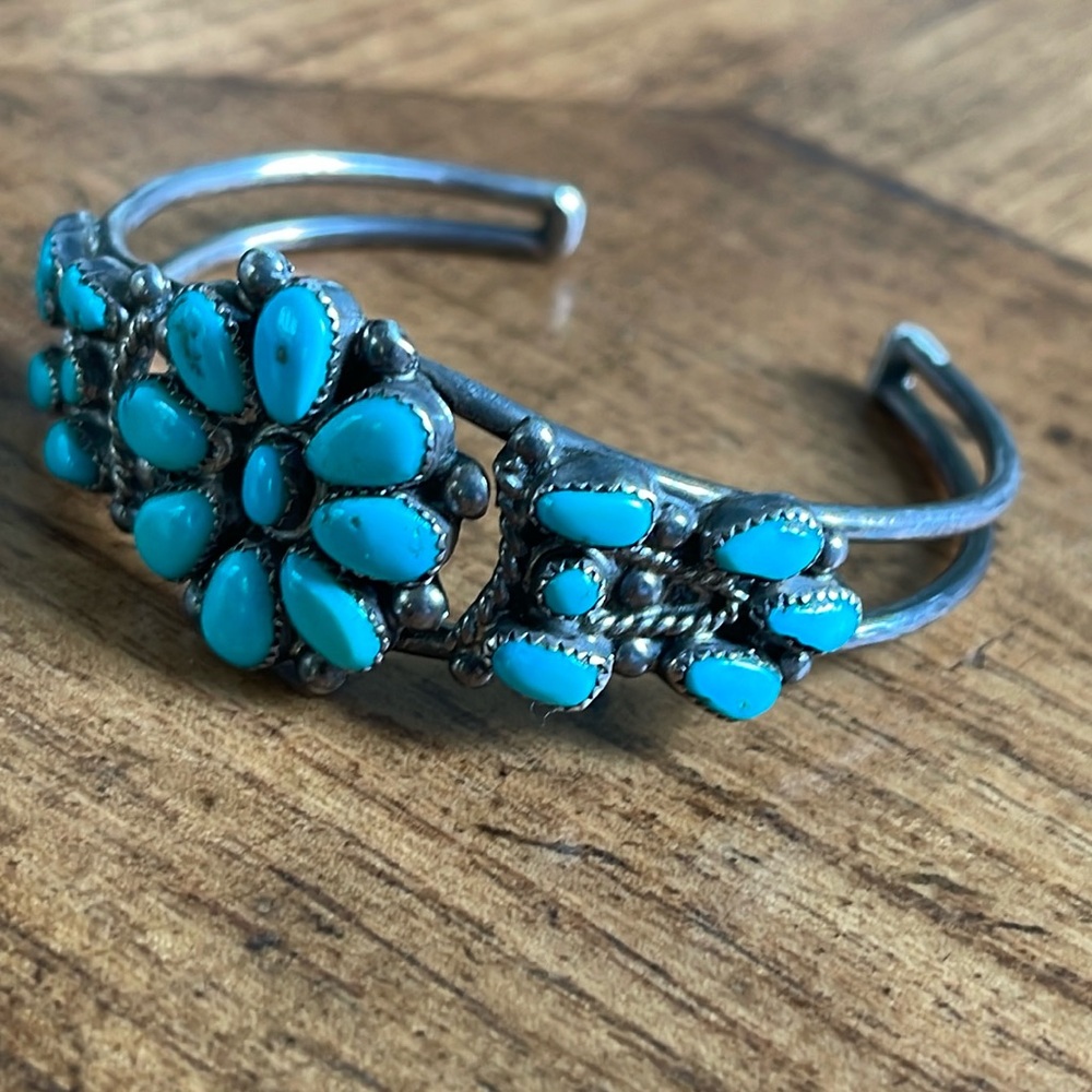 Vintage ZUNI TRIBE Turquoise Cuff Bracelet | small wrist - Picture 3 of 9